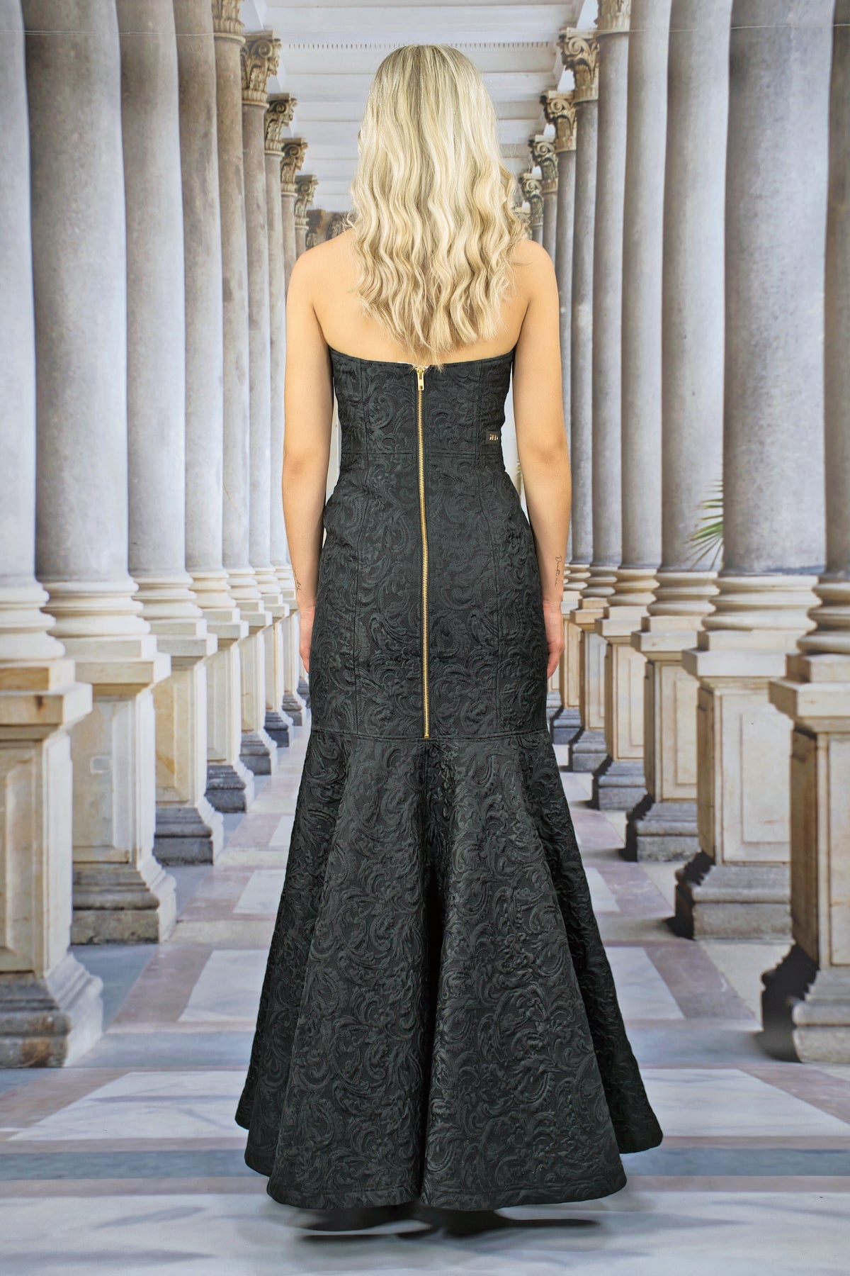 Abend - Kleid aus Jacquard mit Volants "FLORAL" - schwarz - Manuel Essl Design