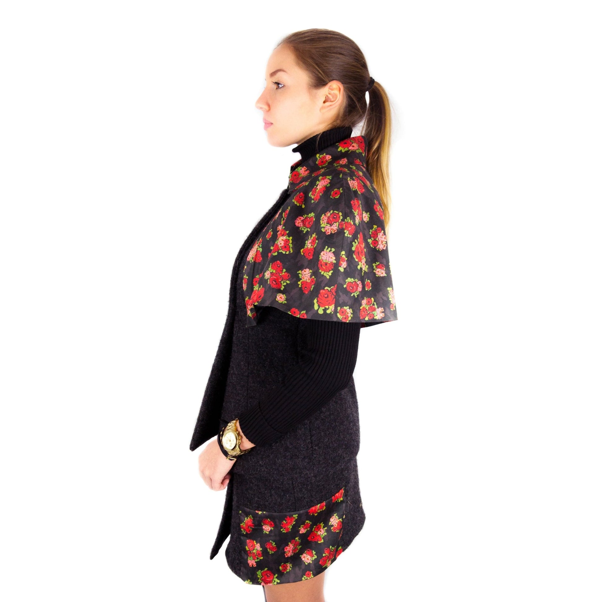Cape mit Flügelärmel aus Loden "ROSES" - schwarz - Manuel Essl Design