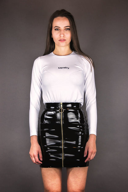Enganliegender Rock aus veganem Lackleder - Imitat - schwarz - Manuel Essl Design