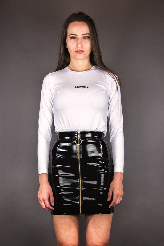 Enganliegender Rock aus veganem Lackleder - Imitat - schwarz - Manuel Essl Design